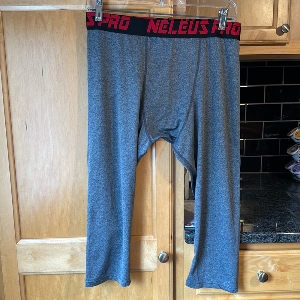 Neleus men’s compression 3/4 capris running leggings. Gray. XL